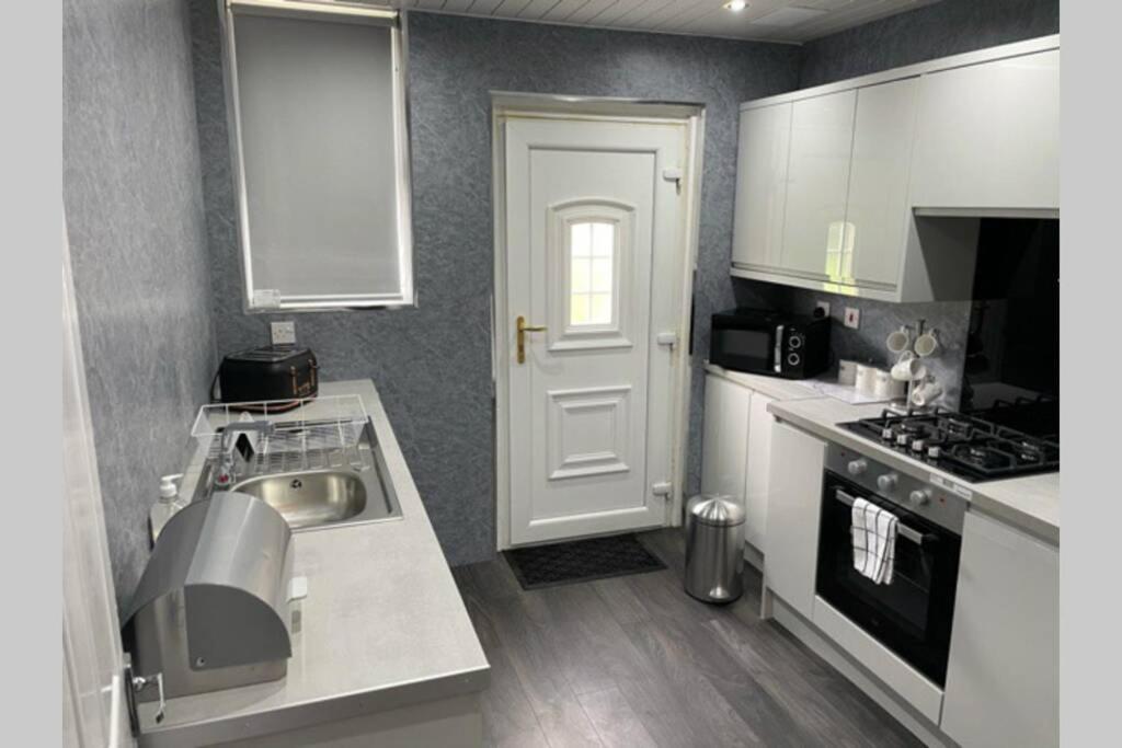 באלוך Beautiful Two Bedroom Flat By The Loch מראה חיצוני תמונה