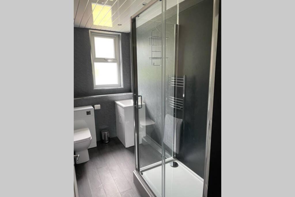 באלוך Beautiful Two Bedroom Flat By The Loch מראה חיצוני תמונה