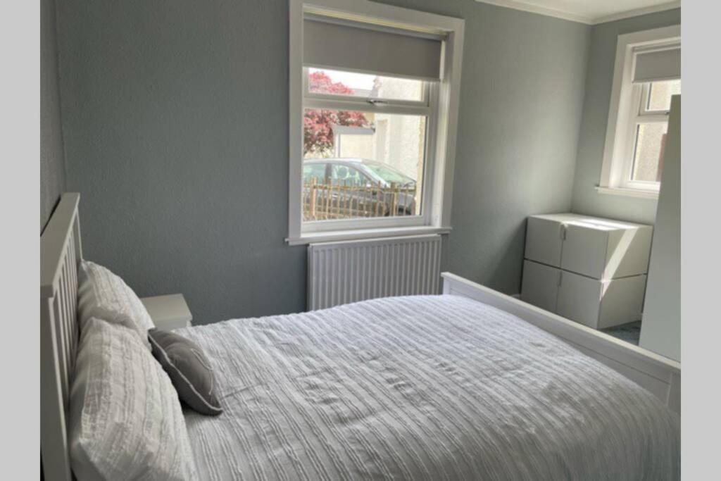באלוך Beautiful Two Bedroom Flat By The Loch מראה חיצוני תמונה